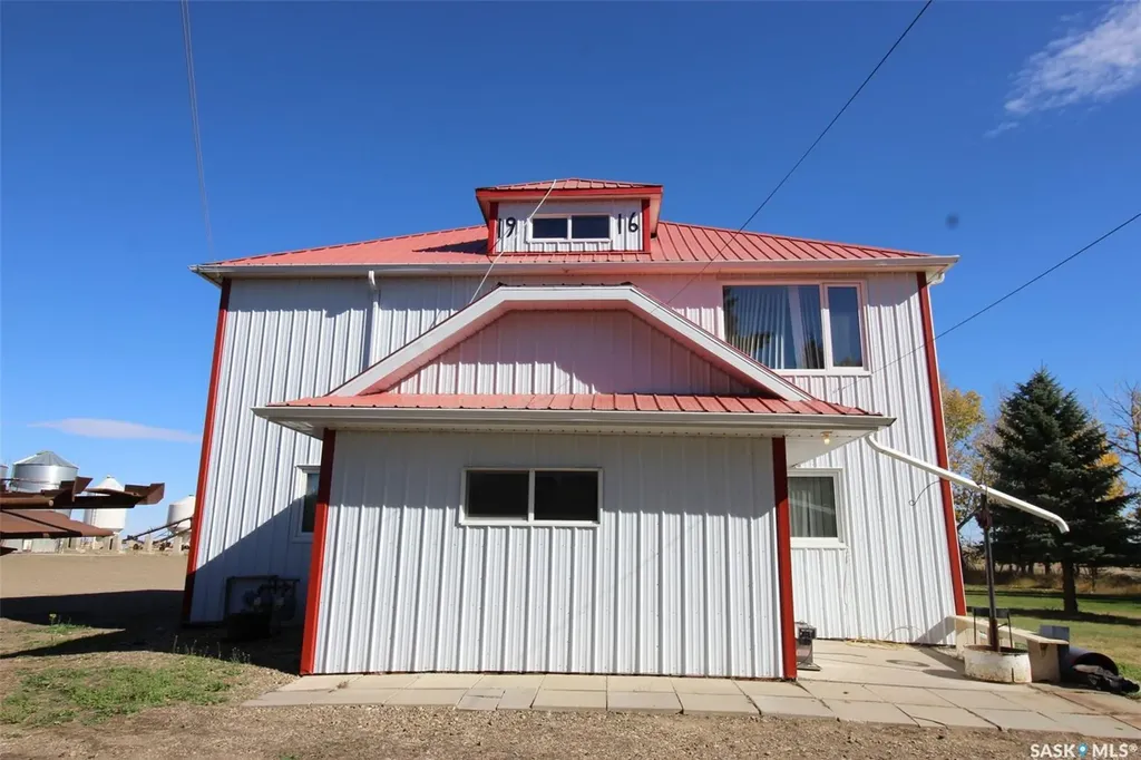 8241 Range Road Shaunavon SK S0N 2M0