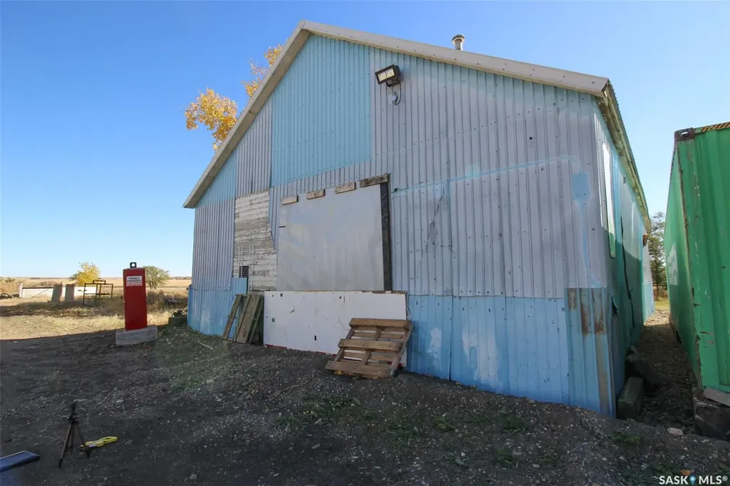 8241 Range Road Shaunavon SK S0N 2M0