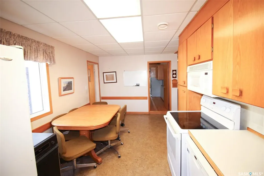8241 Range Road Shaunavon SK S0N 2M0