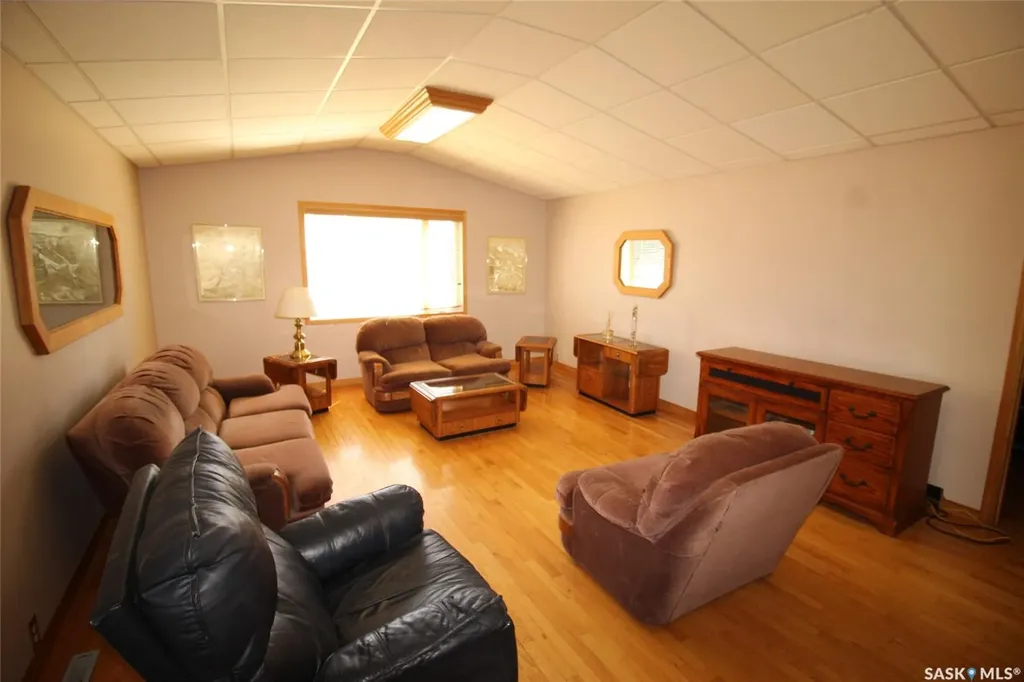 8241 Range Road Shaunavon SK S0N 2M0