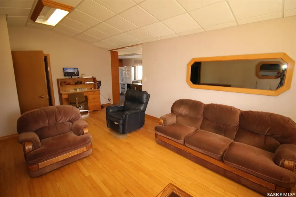 8241 Range Road Shaunavon SK S0N 2M0