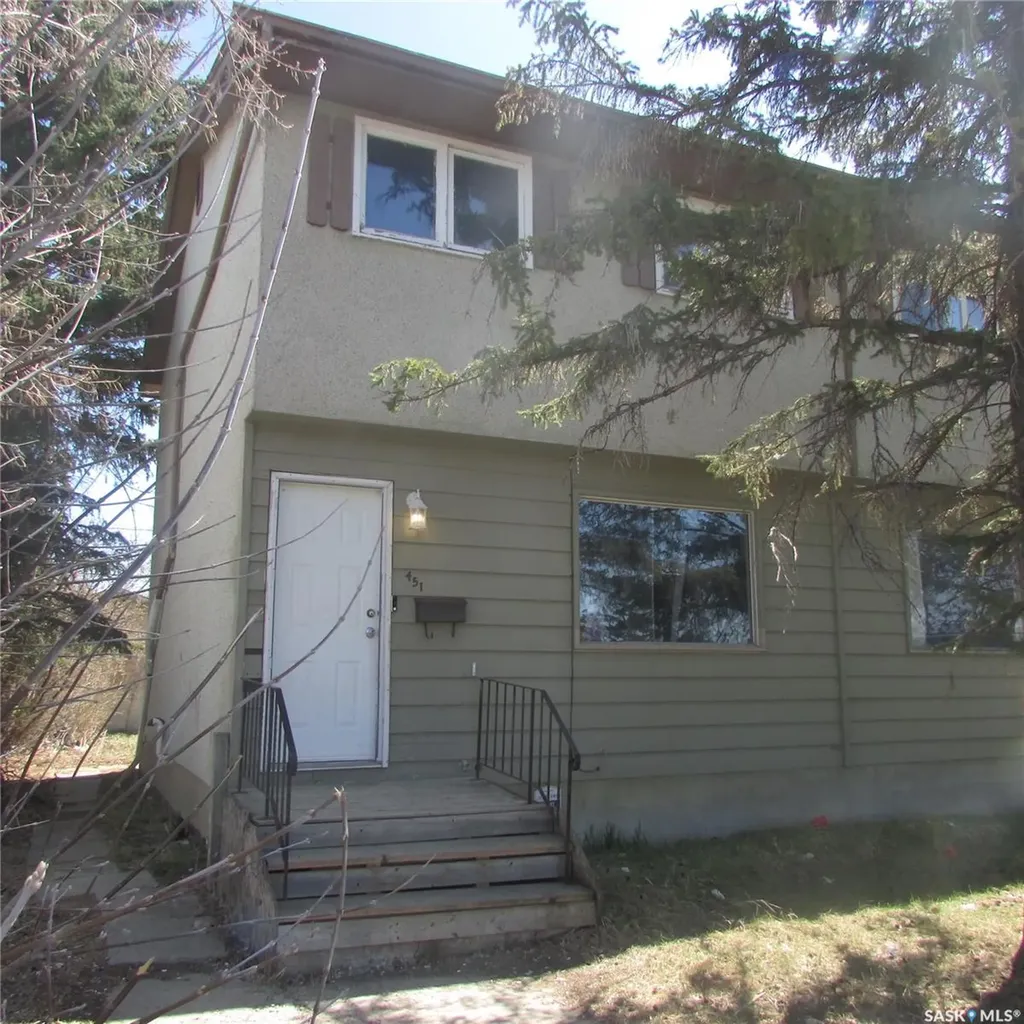 451 Mcintosh Street Regina SK S4R 4Z7