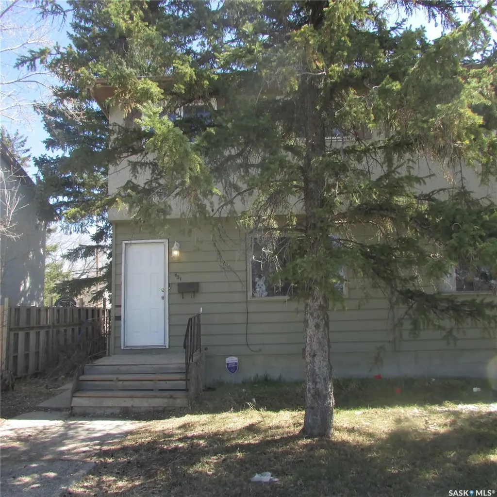 451 Mcintosh Street Regina SK S4R 4Z7