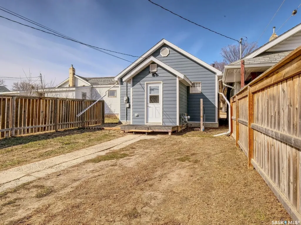 204 2nd Avenue W Biggar SK S0K 0M0