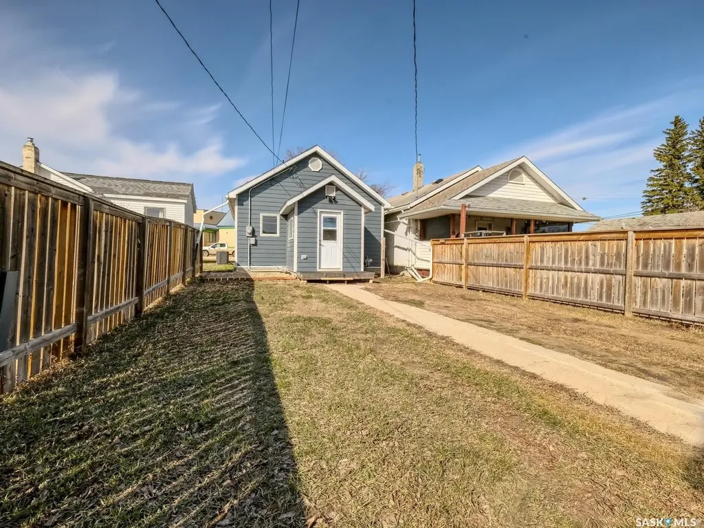 204 2nd Avenue W Biggar SK S0K 0M0