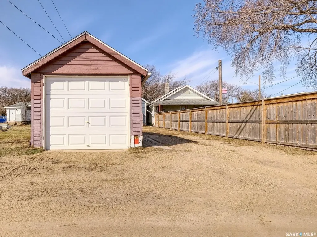 204 2nd Avenue W Biggar SK S0K 0M0
