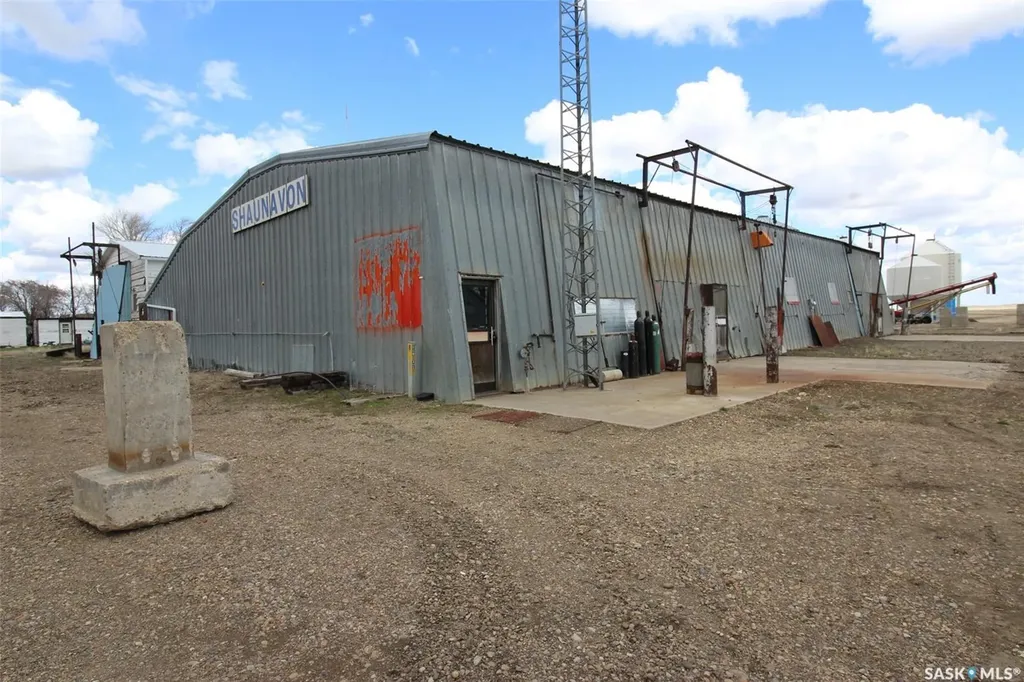 8241 Range Road Shaunavon SK S0N 2M0