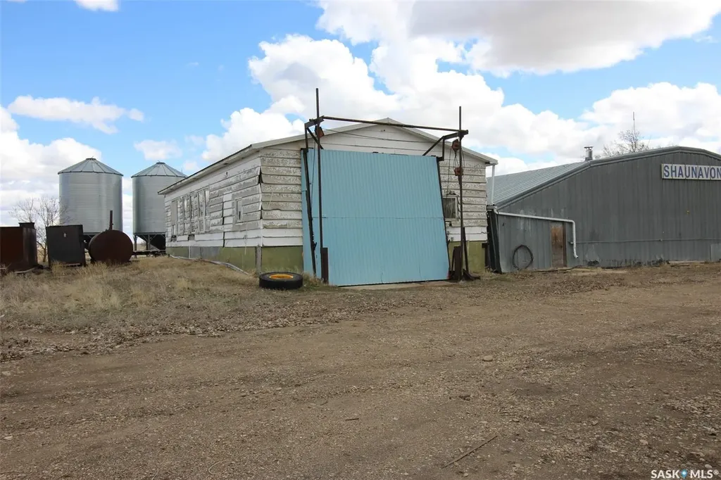8241 Range Road Shaunavon SK S0N 2M0
