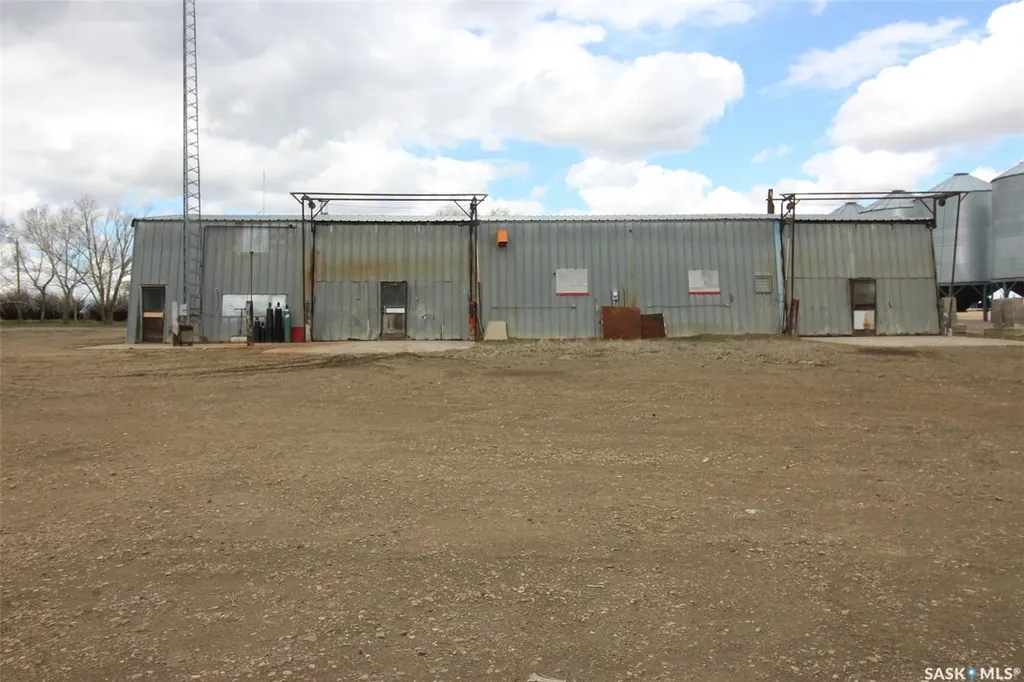 8241 Range Road Shaunavon SK S0N 2M0