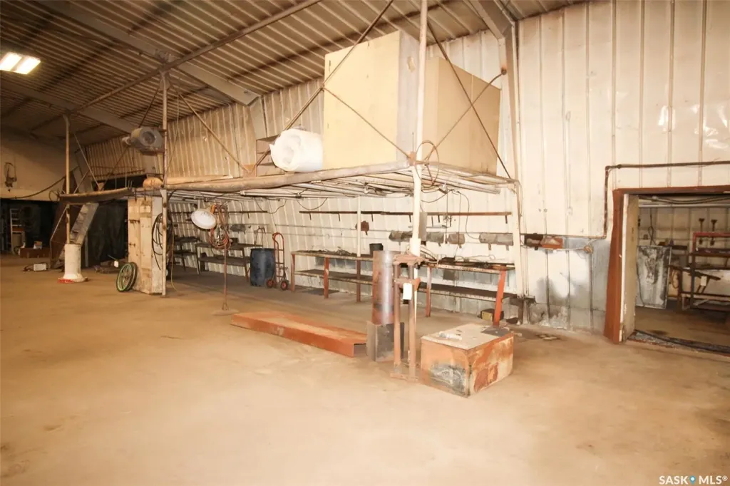 8241 Range Road Shaunavon SK S0N 2M0