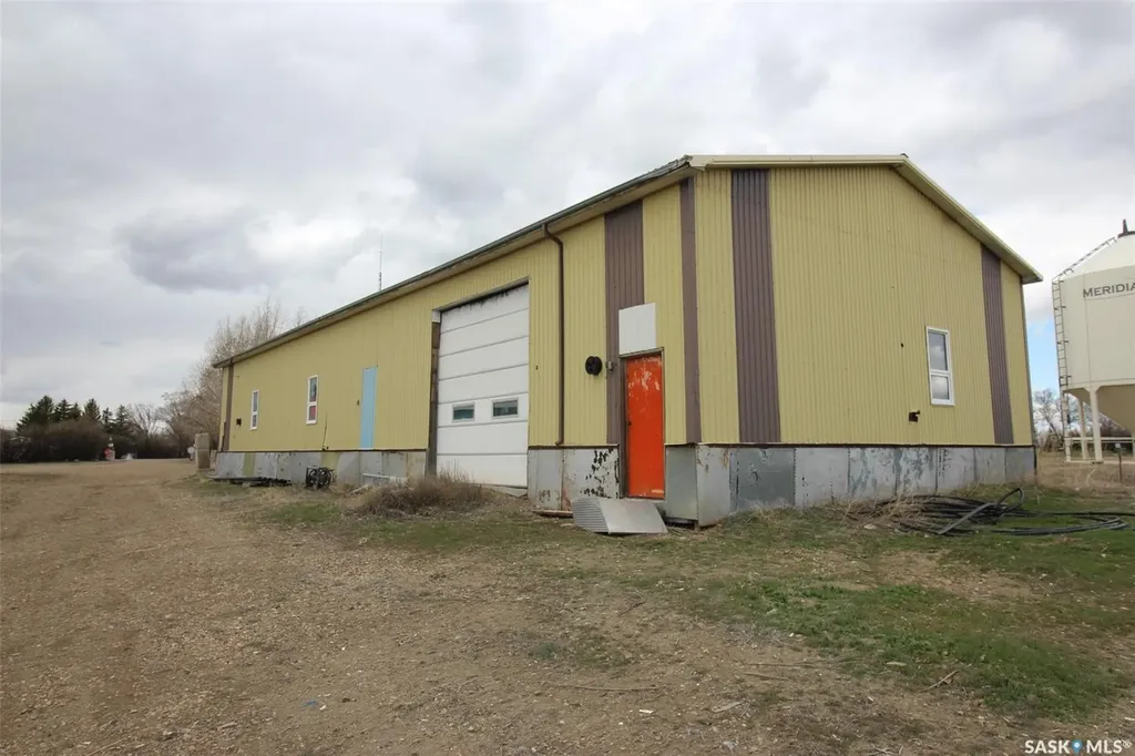 8241 Range Road Shaunavon SK S0N 2M0
