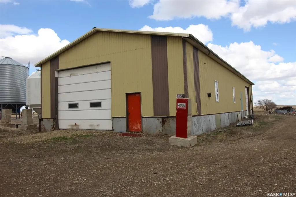 8241 Range Road Shaunavon SK S0N 2M0