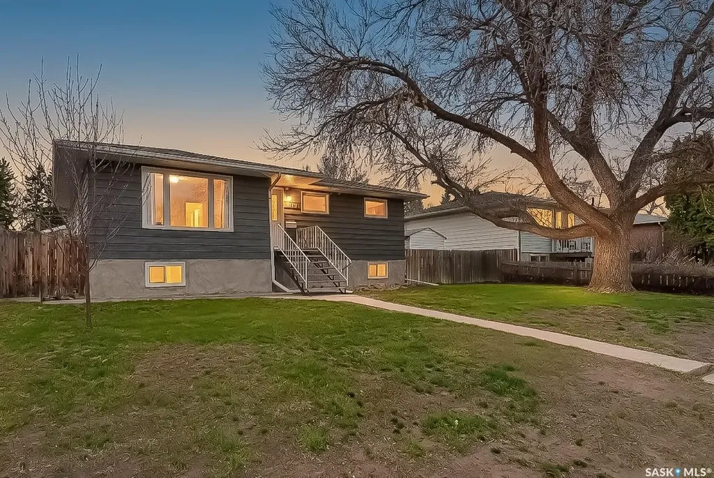 1154 Caribou Street W Moose Jaw SK S6H 2B5