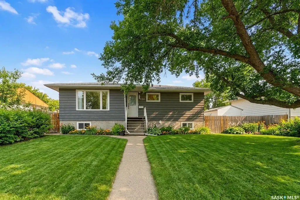 1154 Caribou Street W Moose Jaw SK S6H 2B5