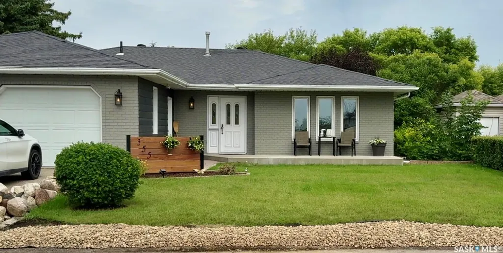 355 Russell Street Stoughton SK S0G 4T0