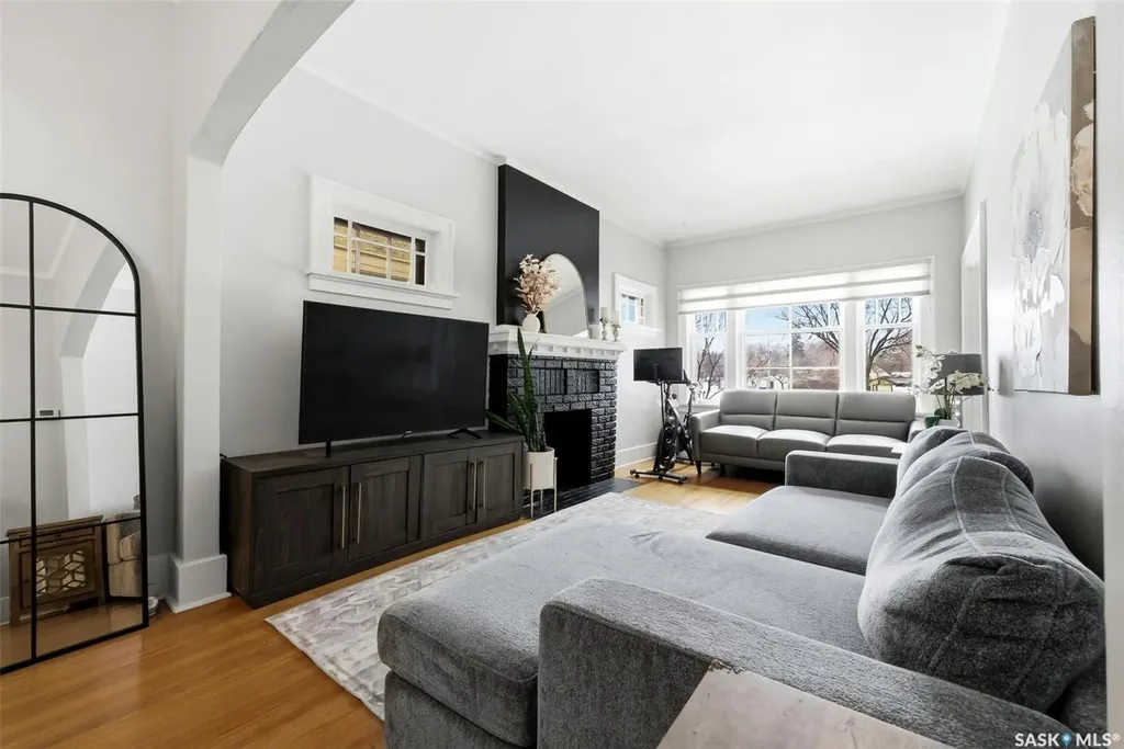 363 Leopold Crescent Regina SK S4T 6N8