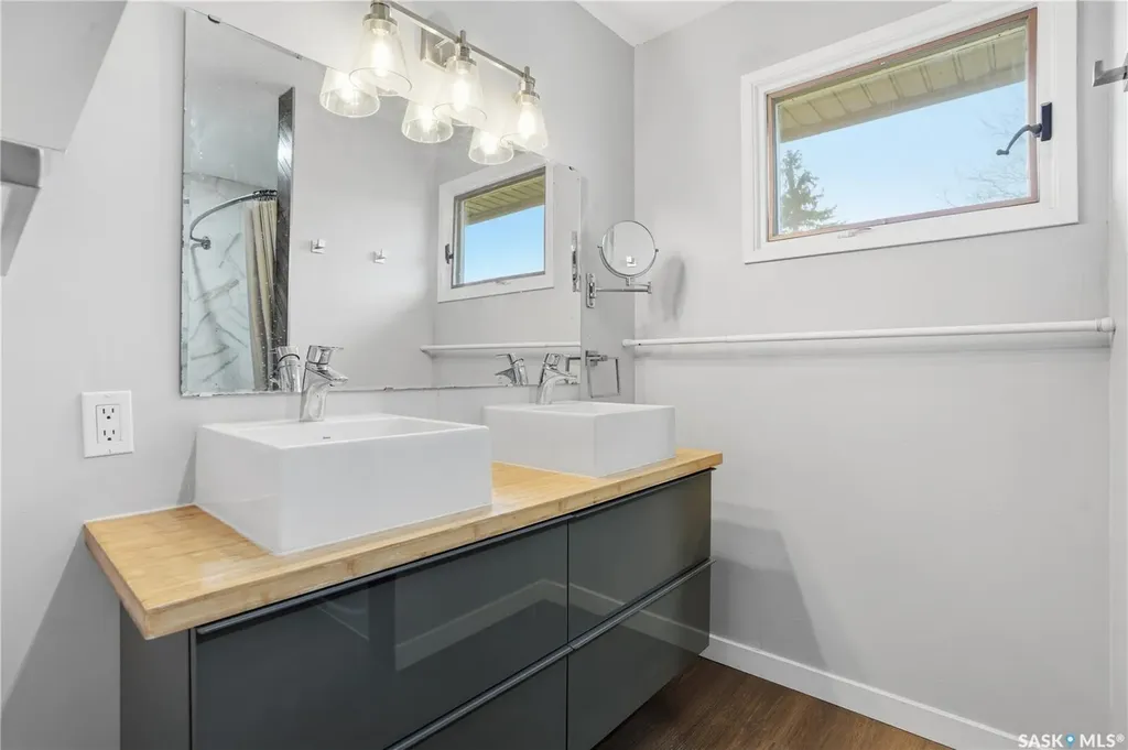54 Schwann Place Regina SK S4V 0C3