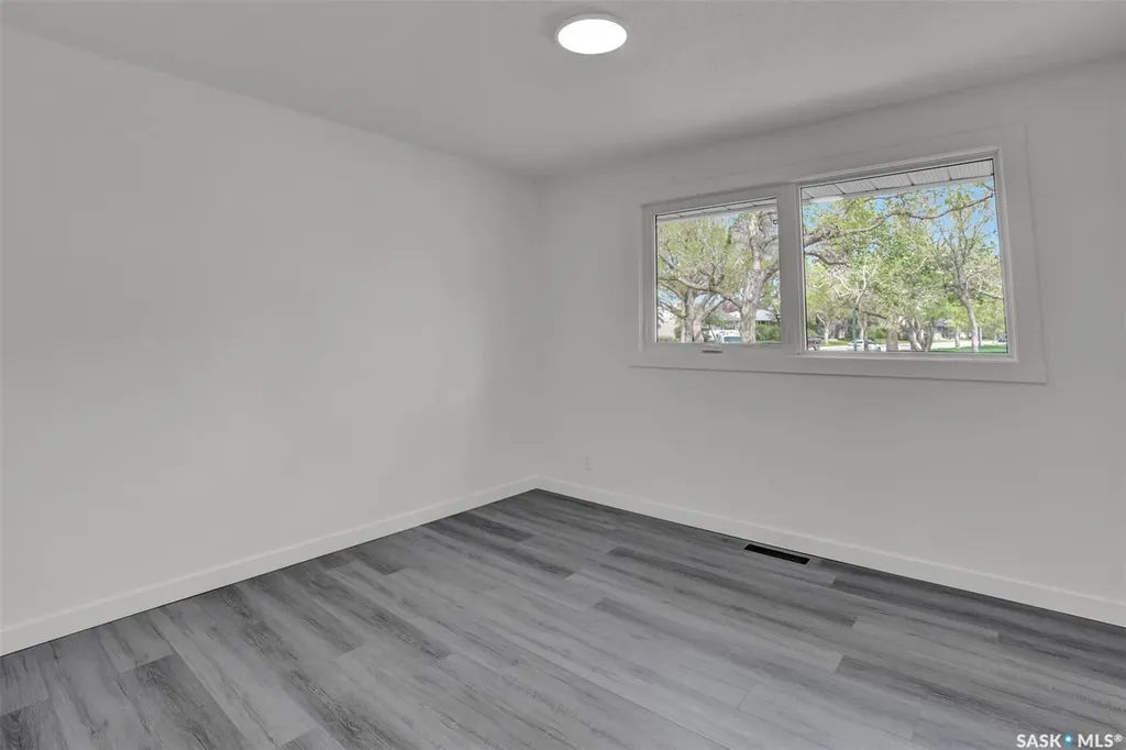 654 Aberdeen Crescent Regina SK S4T 6A9