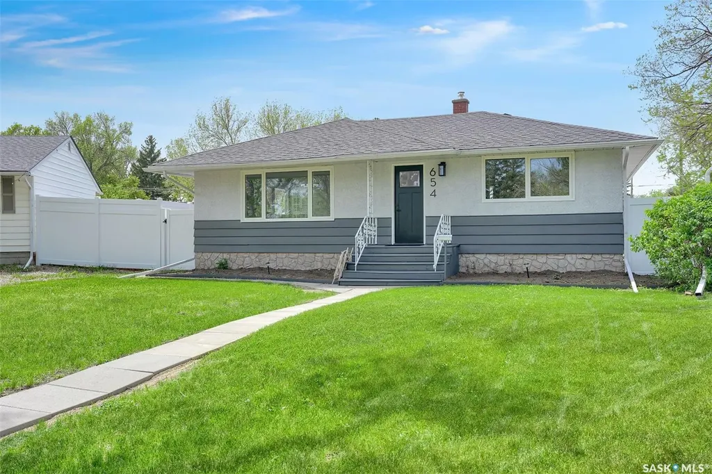654 Aberdeen Crescent Regina SK S4T 6A9