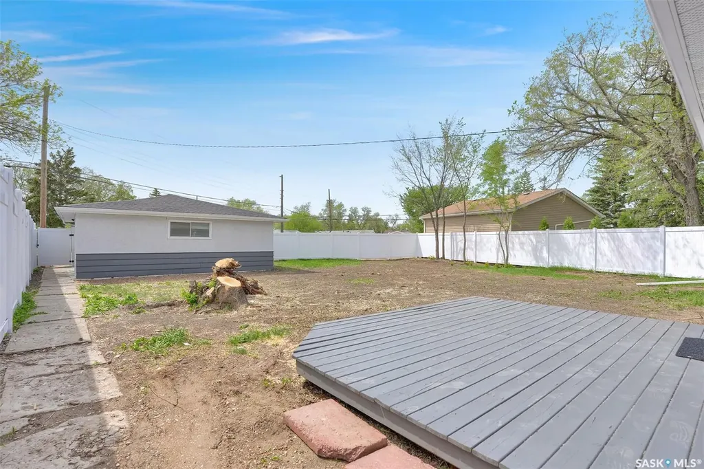 654 Aberdeen Crescent Regina SK S4T 6A9