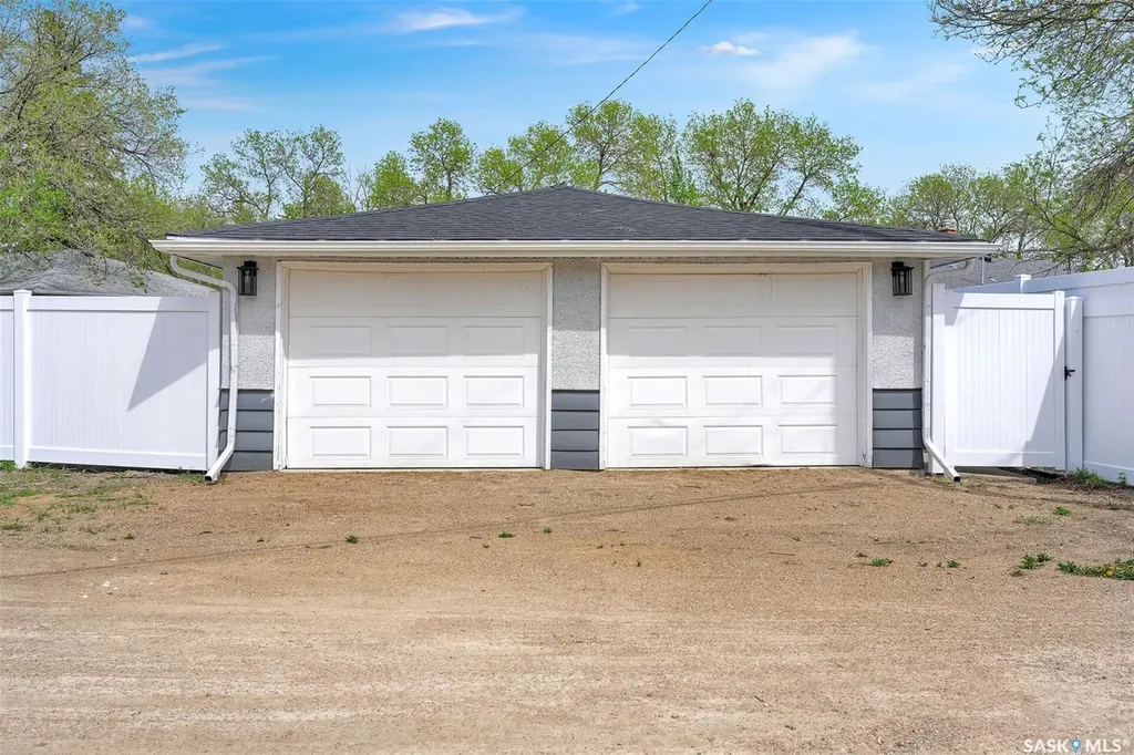 654 Aberdeen Crescent Regina SK S4T 6A9