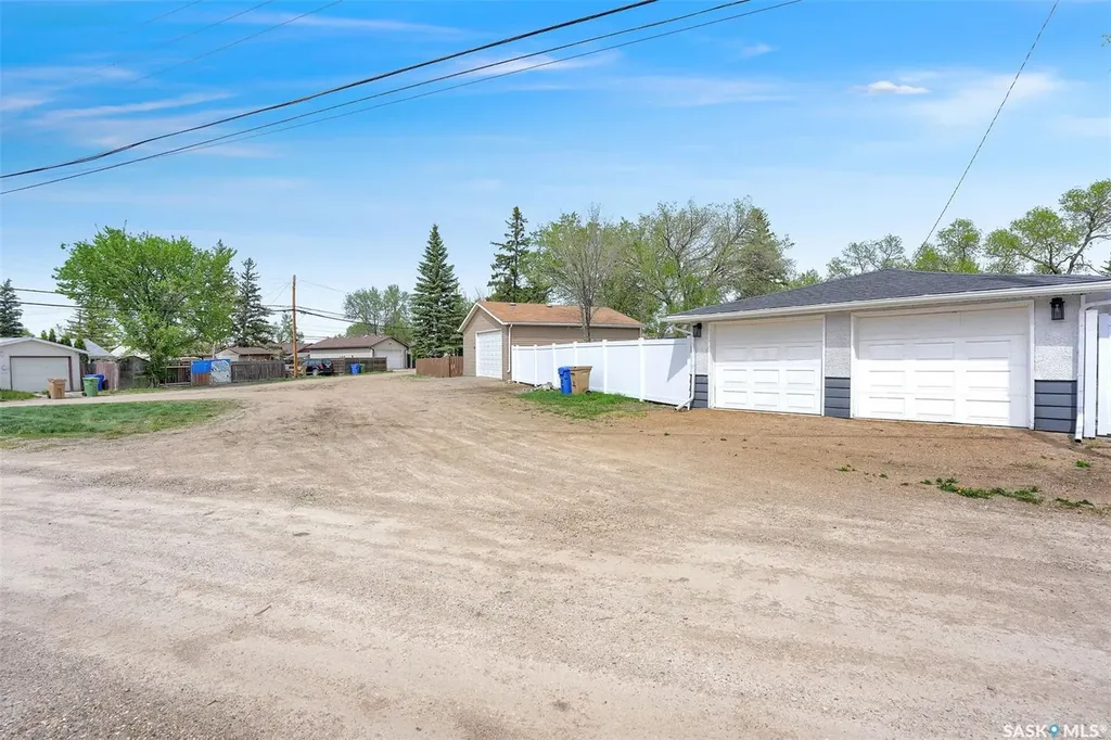 654 Aberdeen Crescent Regina SK S4T 6A9