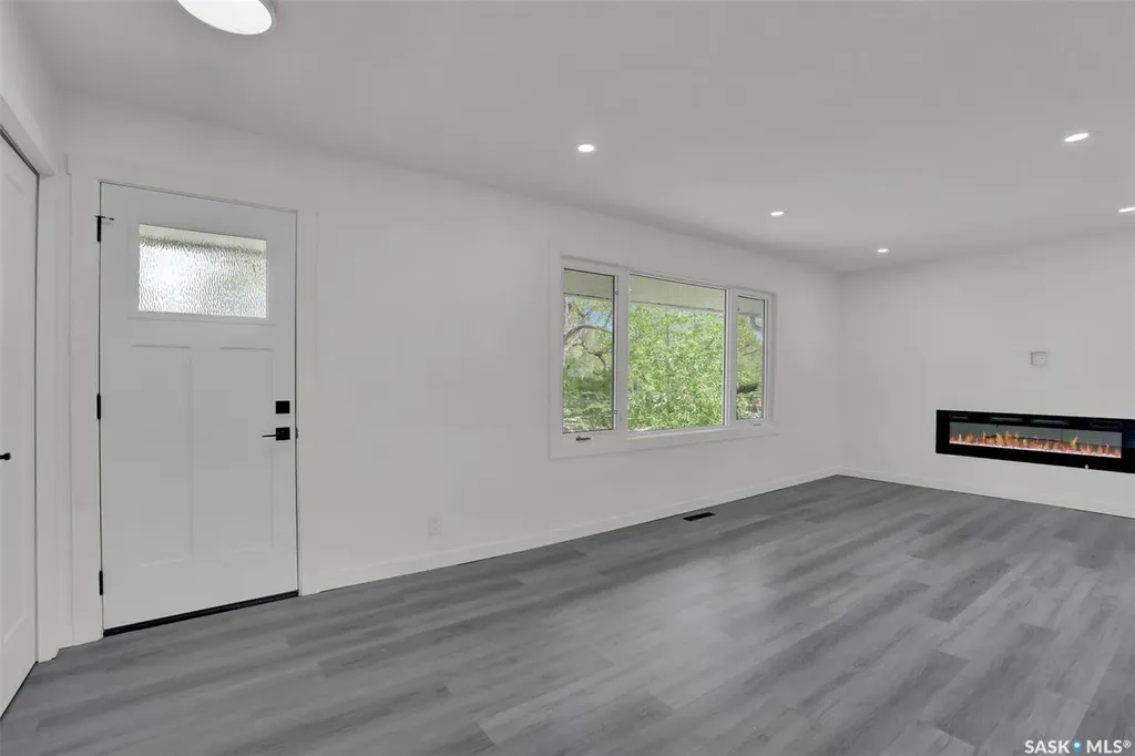 654 Aberdeen Crescent Regina SK S4T 6A9