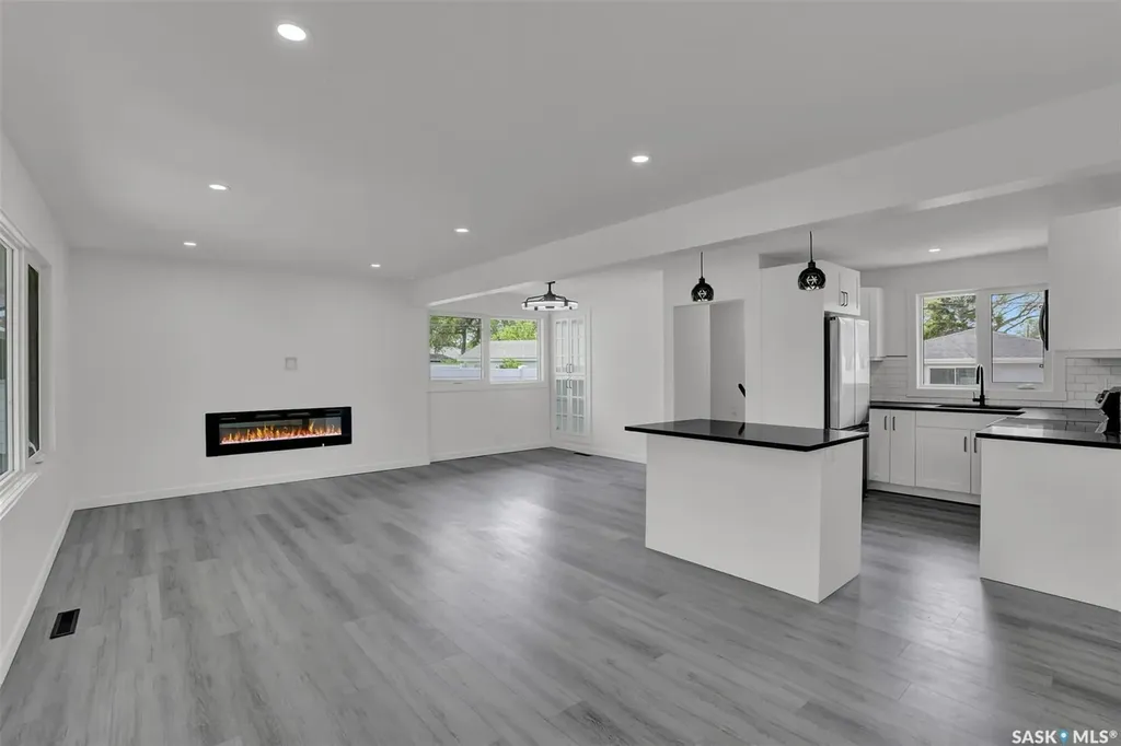 654 Aberdeen Crescent Regina SK S4T 6A9