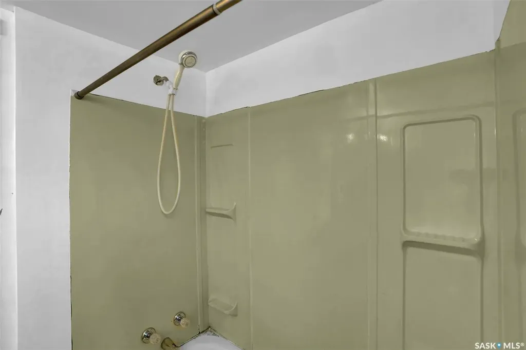33 Bauermeister Street Regina SK S4R 5N3