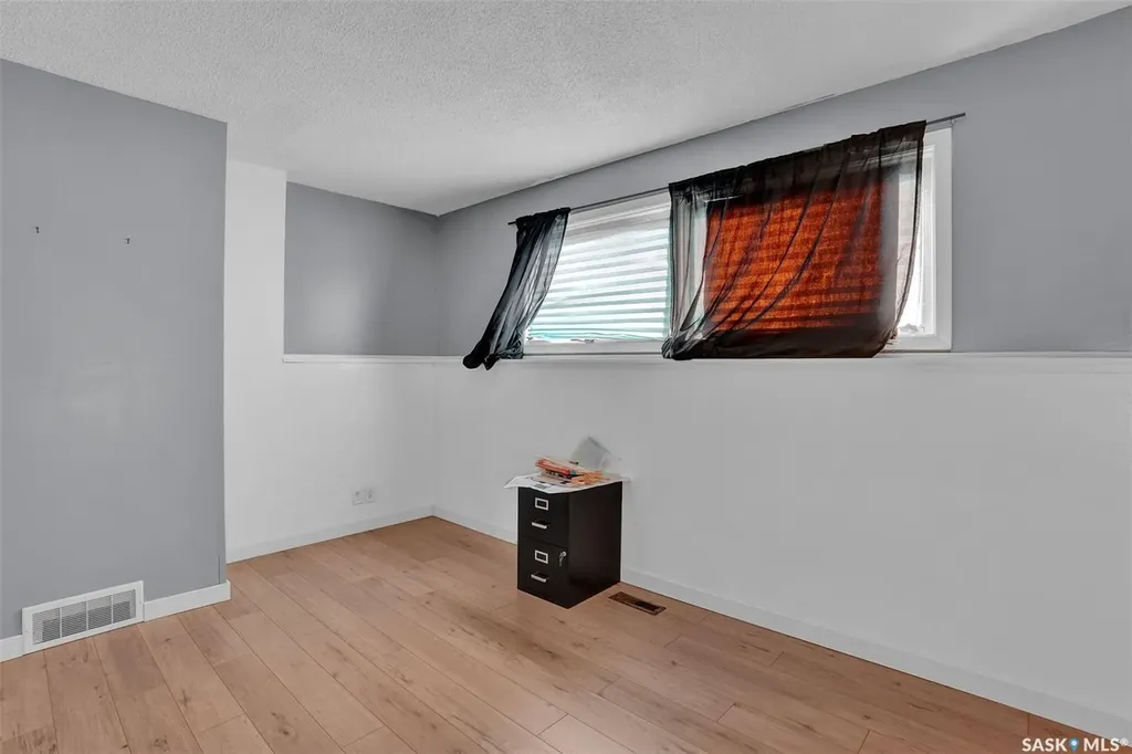 33 Bauermeister Street Regina SK S4R 5N3