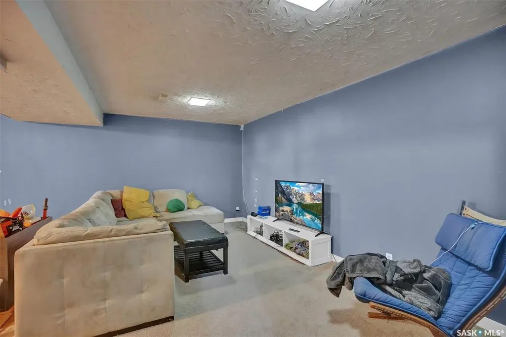 33 Bauermeister Street Regina SK S4R 5N3