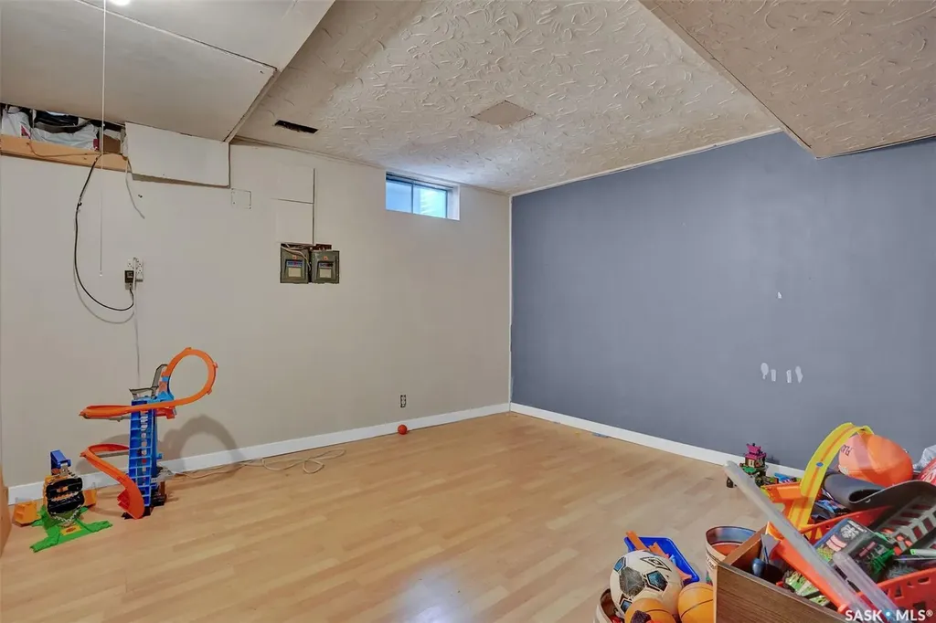 33 Bauermeister Street Regina SK S4R 5N3