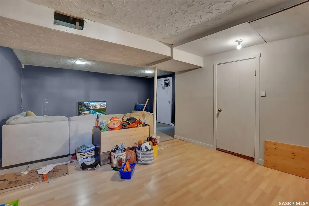 33 Bauermeister Street Regina SK S4R 5N3