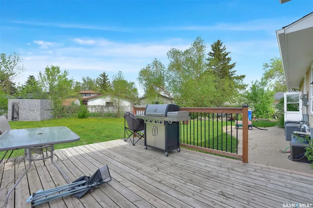 33 Bauermeister Street Regina SK S4R 5N3