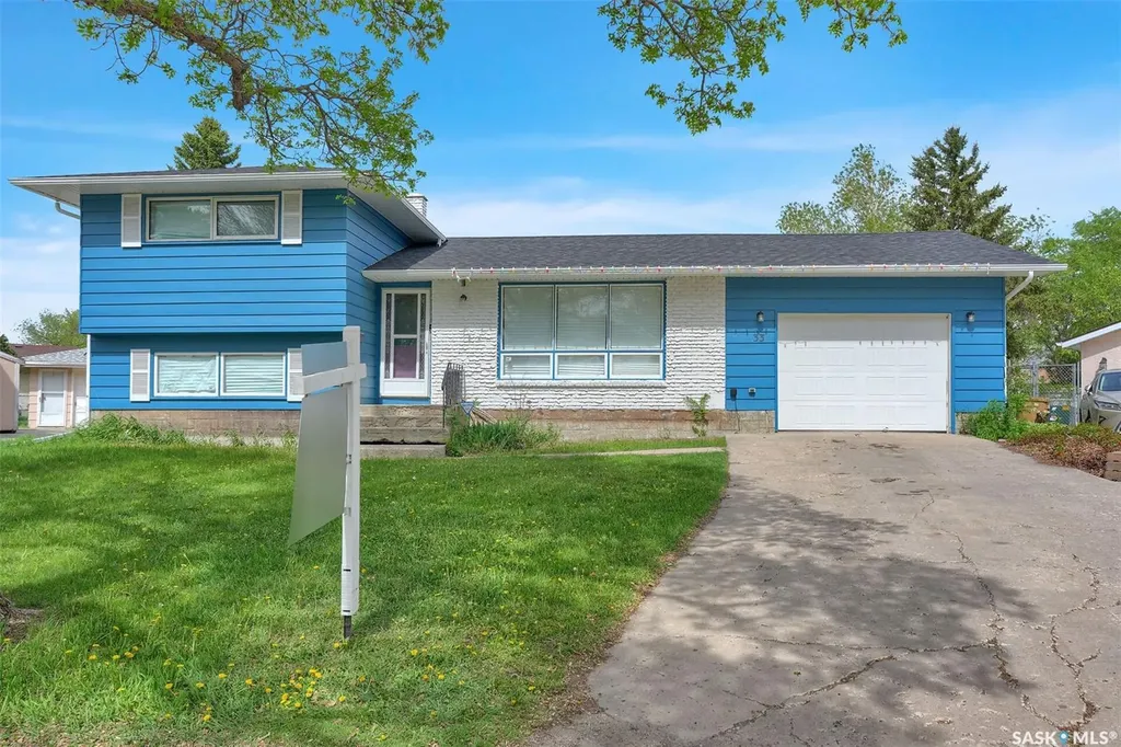 33 Bauermeister Street Regina SK S4R 5N3