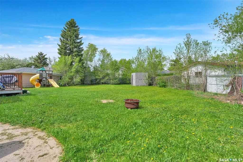 33 Bauermeister Street Regina SK S4R 5N3