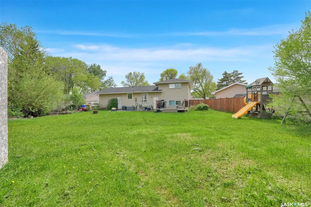 33 Bauermeister Street Regina SK S4R 5N3