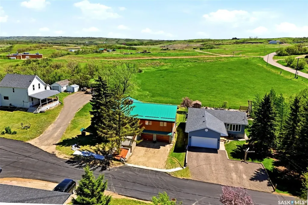 45 Miller Crescent E Lumsden SK S0G 3C0