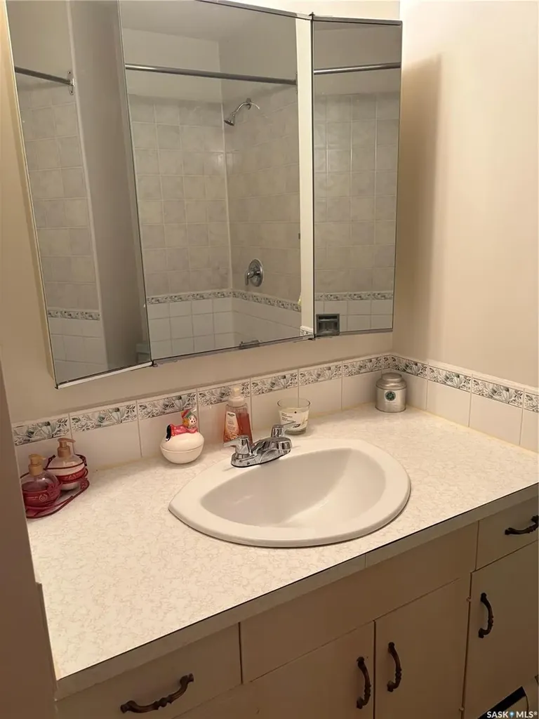 1058 Montague Street Regina SK S4T 3H5
