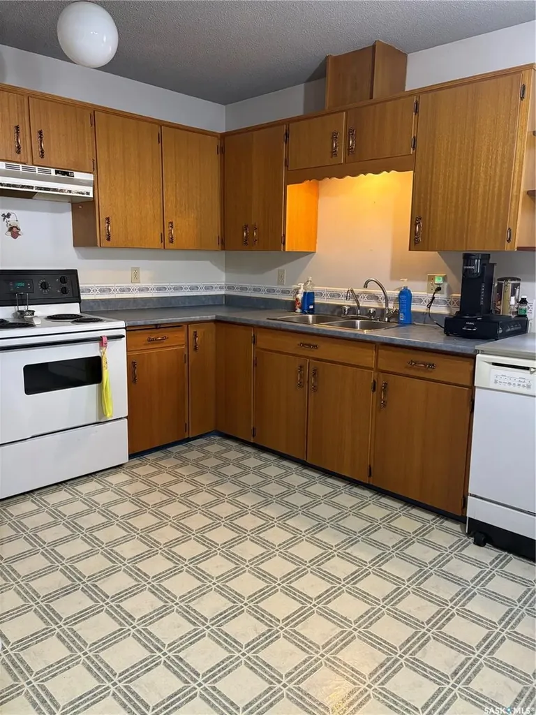 1058 Montague Street Regina SK S4T 3H5