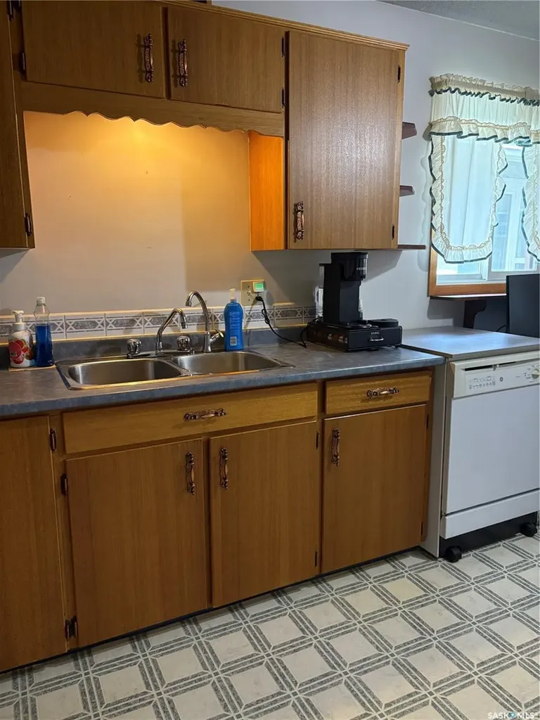 1058 Montague Street Regina SK S4T 3H5
