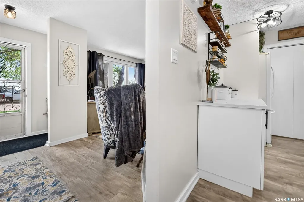 838 Ominica Street W Moose Jaw SK S6H 1Y5