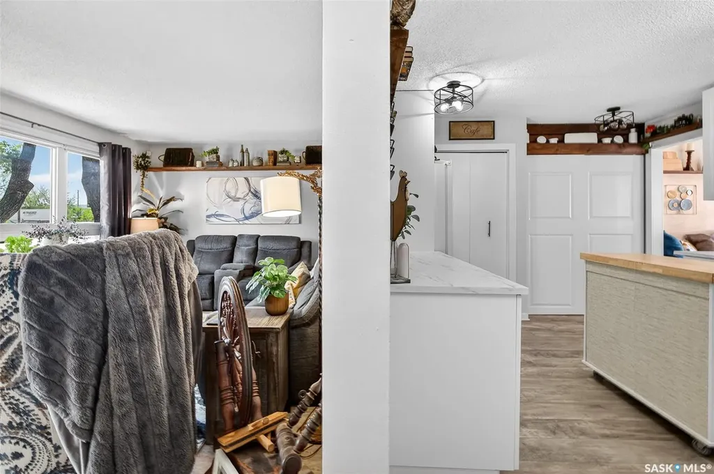 838 Ominica Street W Moose Jaw SK S6H 1Y5