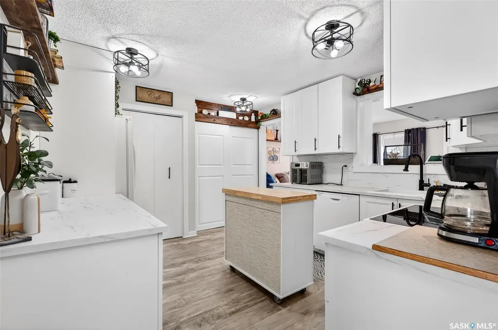 838 Ominica Street W Moose Jaw SK S6H 1Y5