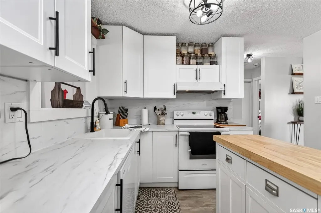 838 Ominica Street W Moose Jaw SK S6H 1Y5