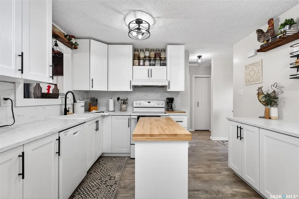 838 Ominica Street W Moose Jaw SK S6H 1Y5