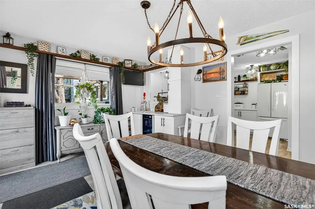 838 Ominica Street W Moose Jaw SK S6H 1Y5