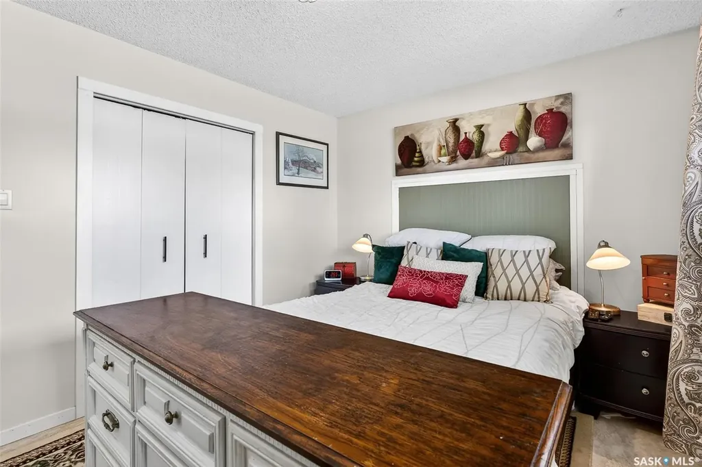 838 Ominica Street W Moose Jaw SK S6H 1Y5