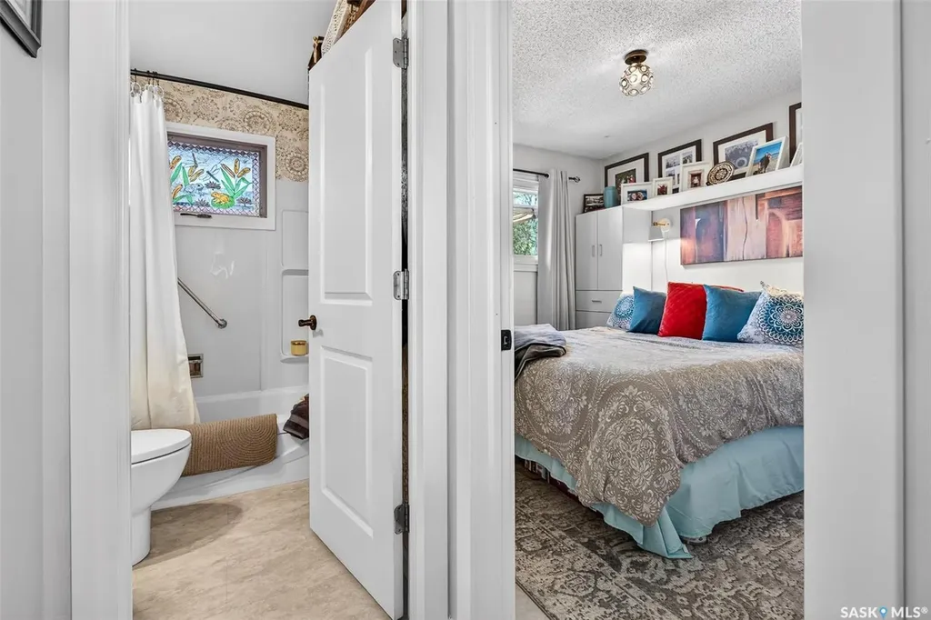 838 Ominica Street W Moose Jaw SK S6H 1Y5