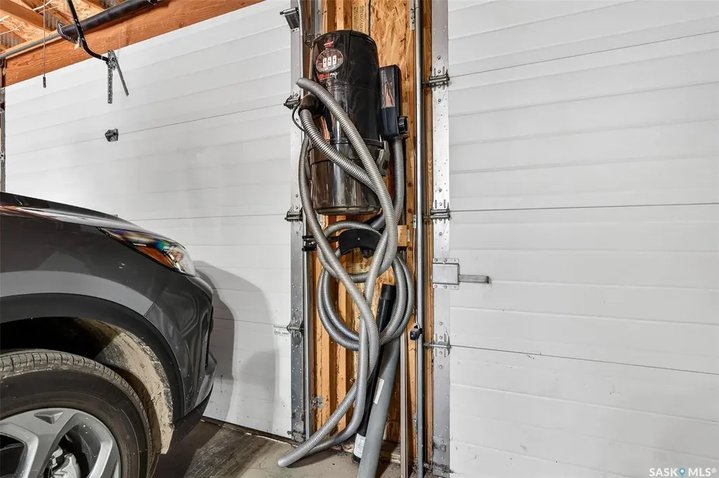 838 Ominica Street W Moose Jaw SK S6H 1Y5